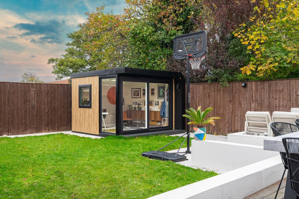 Garden room featuring basketball net